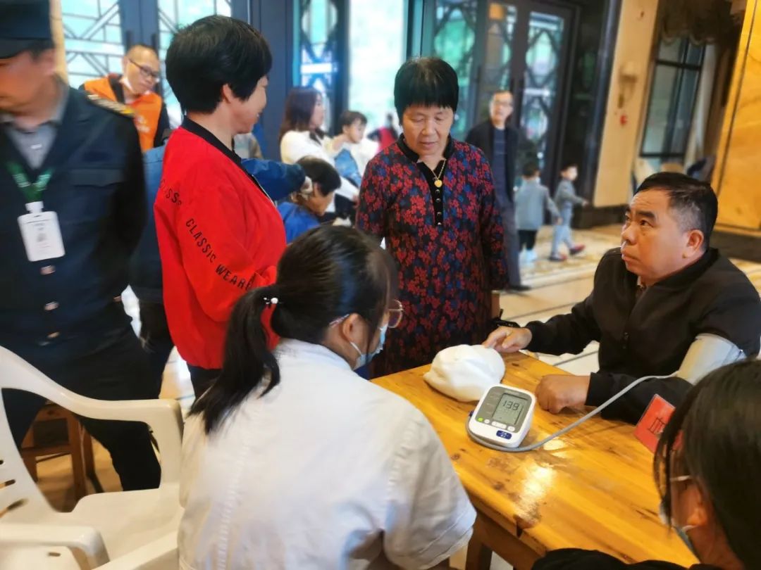 敬老爱老，向上向善丨记永宁公馆爱心助老活动